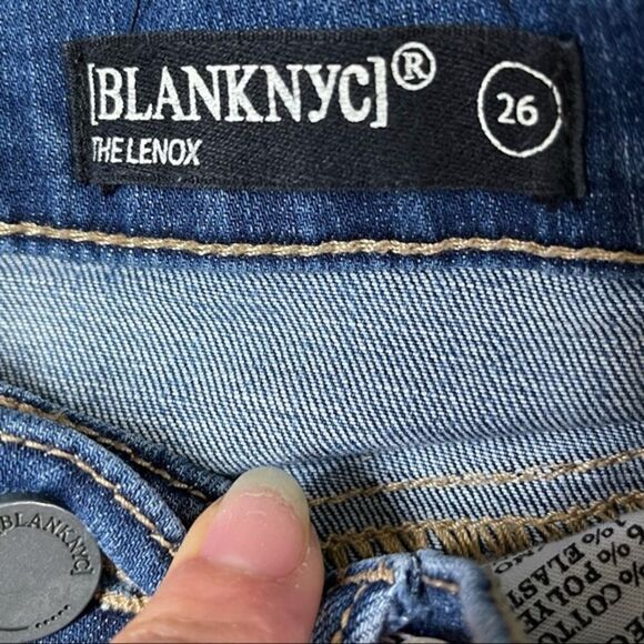 Blank NYC The Lenox Distressed Jean Shorts Size 26 - Picture 6 of 8